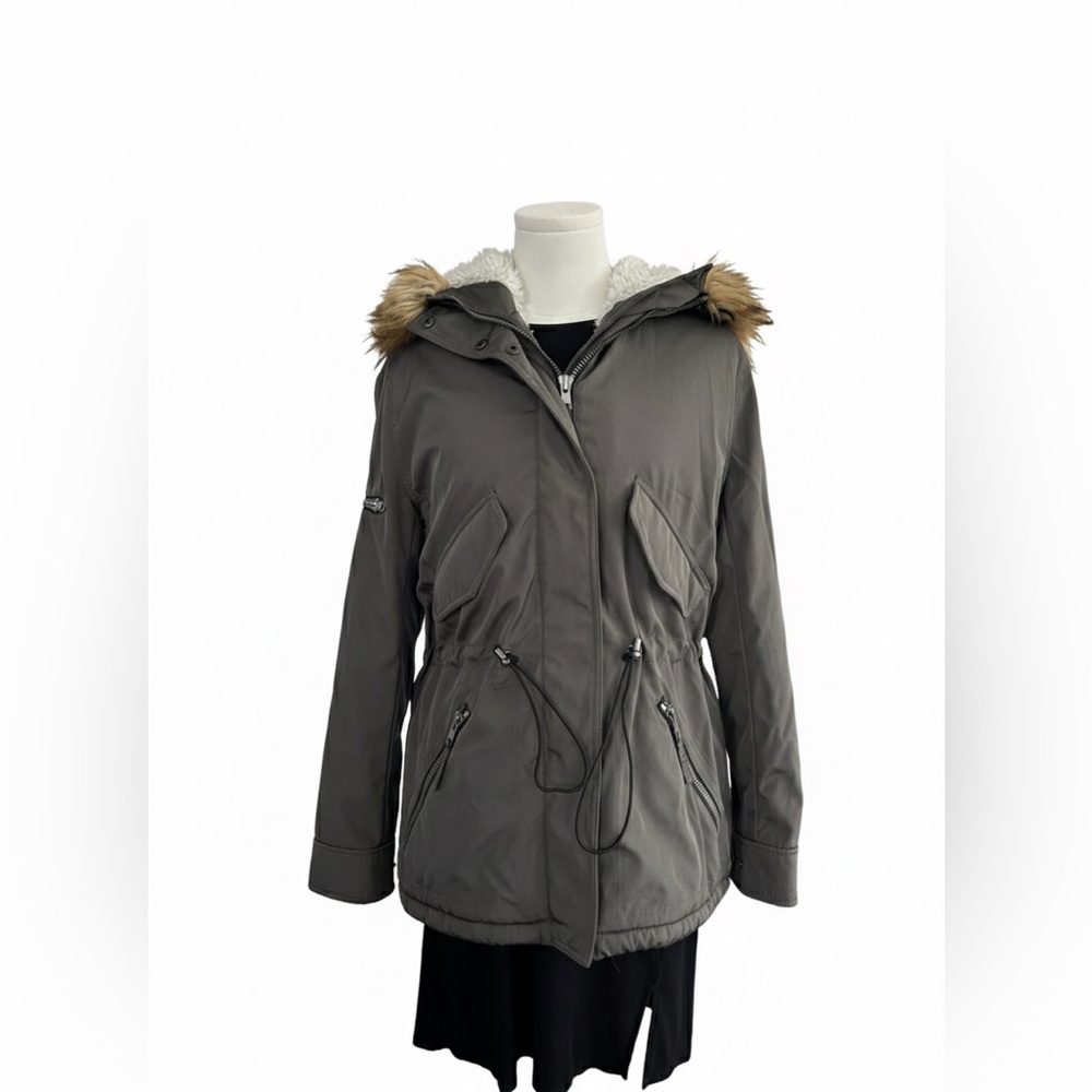 Aqua by Bloomingdale’s Army Green, Sherpa Lined Coat w/Faux Fur. Size S
